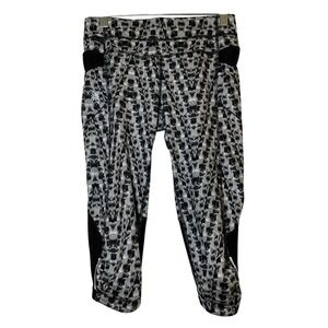 Athleta Womens Black Gray Geometric Mesh Panel Running Capri Leggings Pocket‎